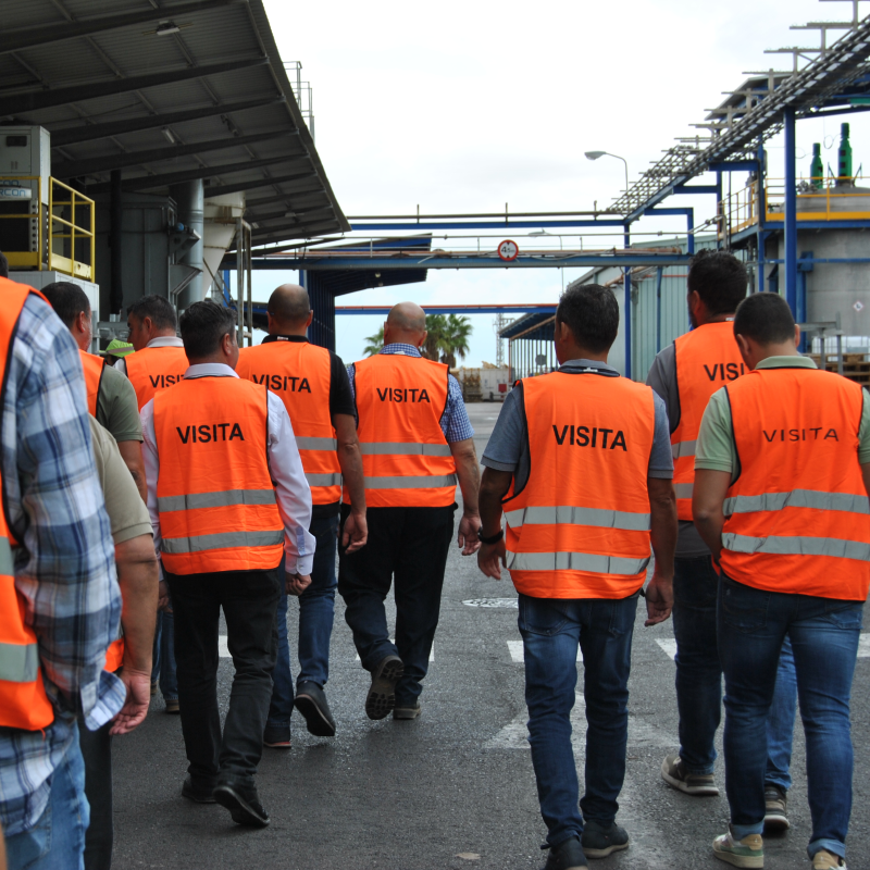 Des professionnels du secteur agricole visitent notre usine